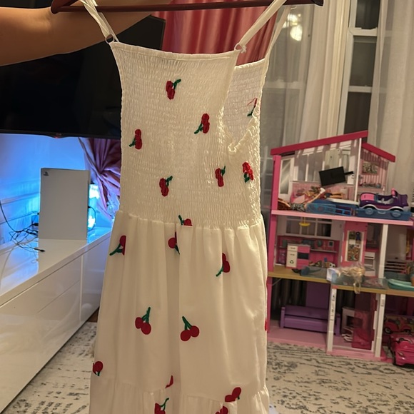 CCherry printed white summer dress - Picture 2 of 3